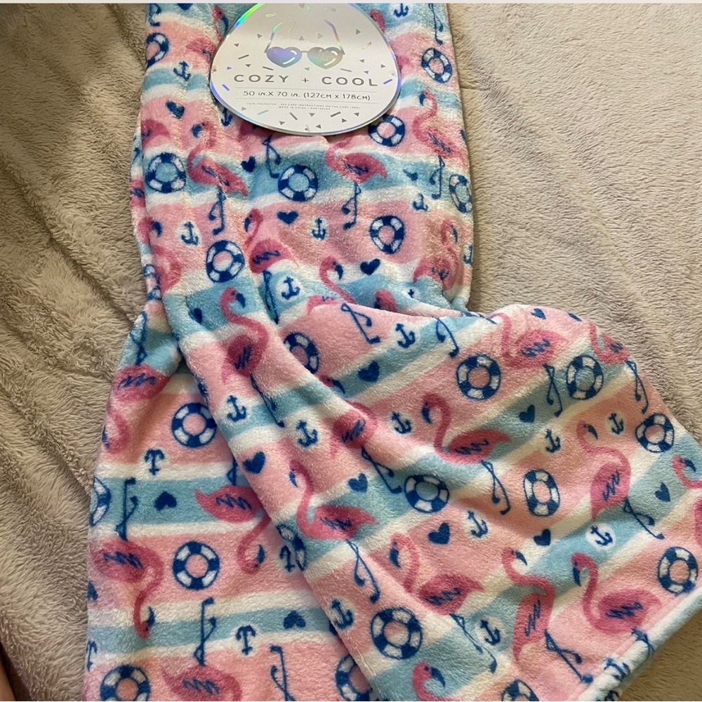 NWT Oversized Plush Beach Flamingo
Blanket